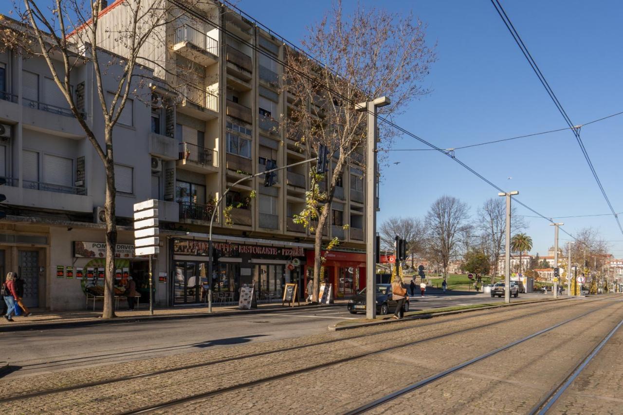 Gaya Avenue Flats - Elegant Contemporary Flats With Balcony Apartment Вила Нова ди Гая Екстериор снимка
