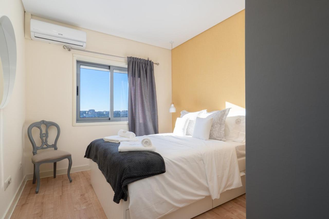 Gaya Avenue Flats - Elegant Contemporary Flats With Balcony Apartment Вила Нова ди Гая Екстериор снимка