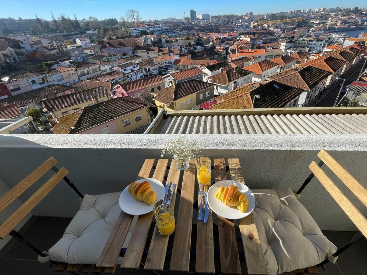 Gaya Avenue Flats - Elegant Contemporary Flats With Balcony Apartment Вила Нова ди Гая Екстериор снимка