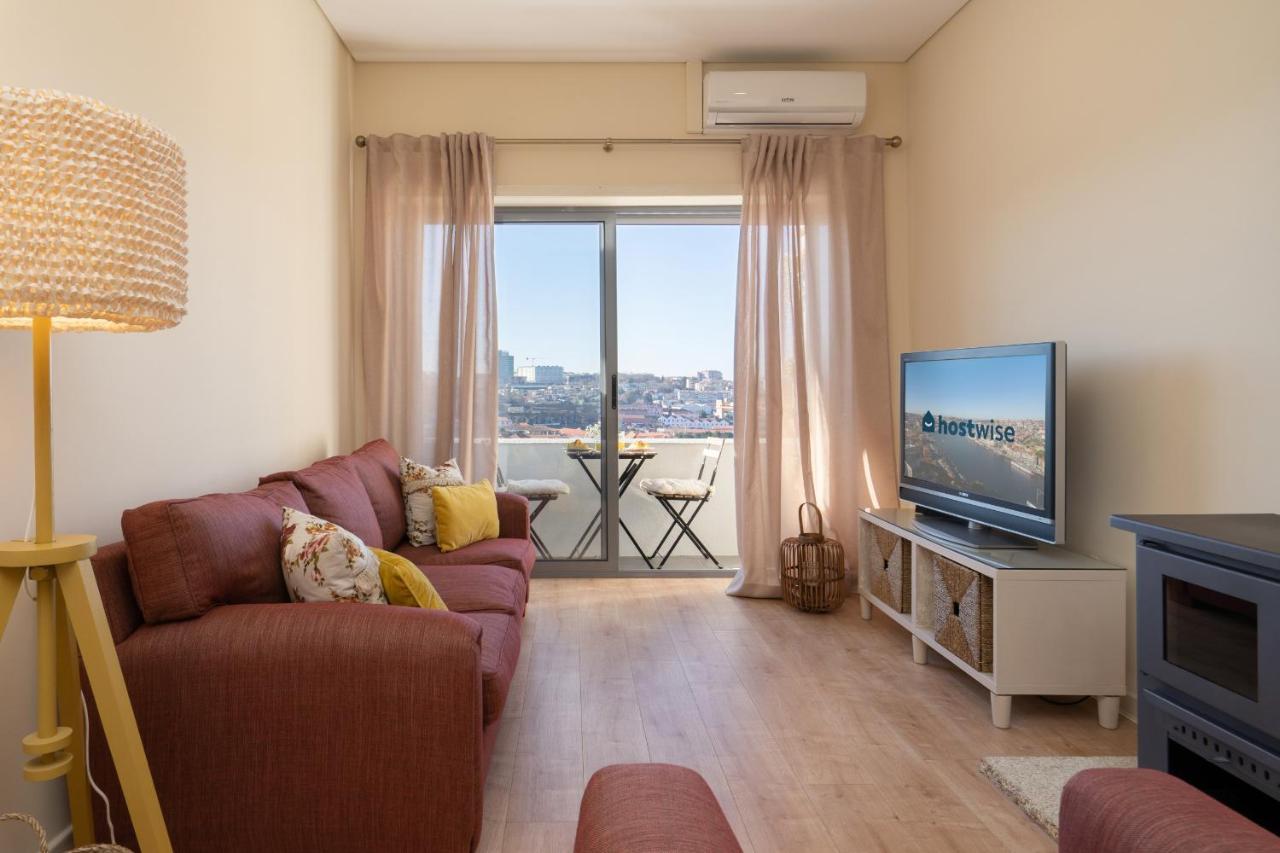 Gaya Avenue Flats - Elegant Contemporary Flats With Balcony Apartment Вила Нова ди Гая Екстериор снимка