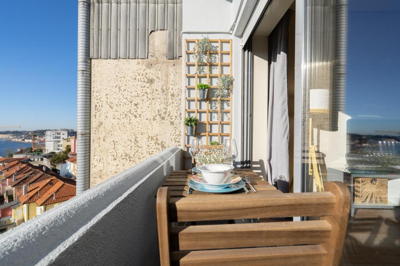 Gaya Avenue Flats - Elegant Contemporary Flats With Balcony Apartment Вила Нова ди Гая Екстериор снимка