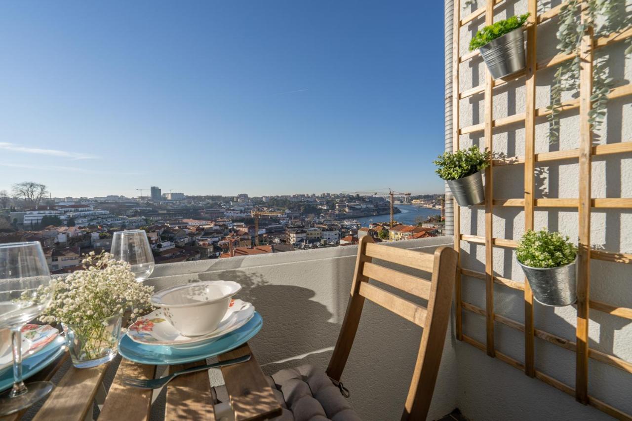 Gaya Avenue Flats - Elegant Contemporary Flats With Balcony Apartment Вила Нова ди Гая Екстериор снимка