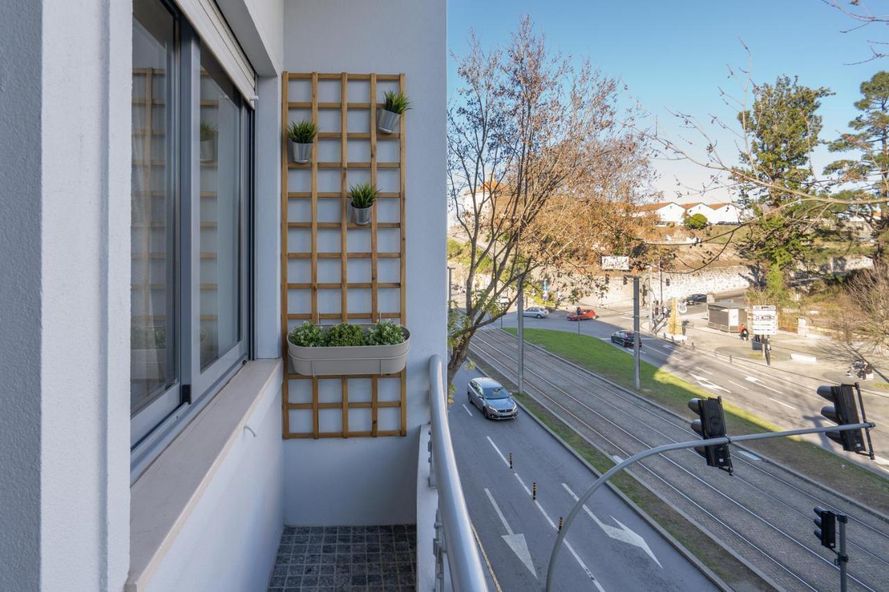 Gaya Avenue Flats - Elegant Contemporary Flats With Balcony Apartment Вила Нова ди Гая Екстериор снимка